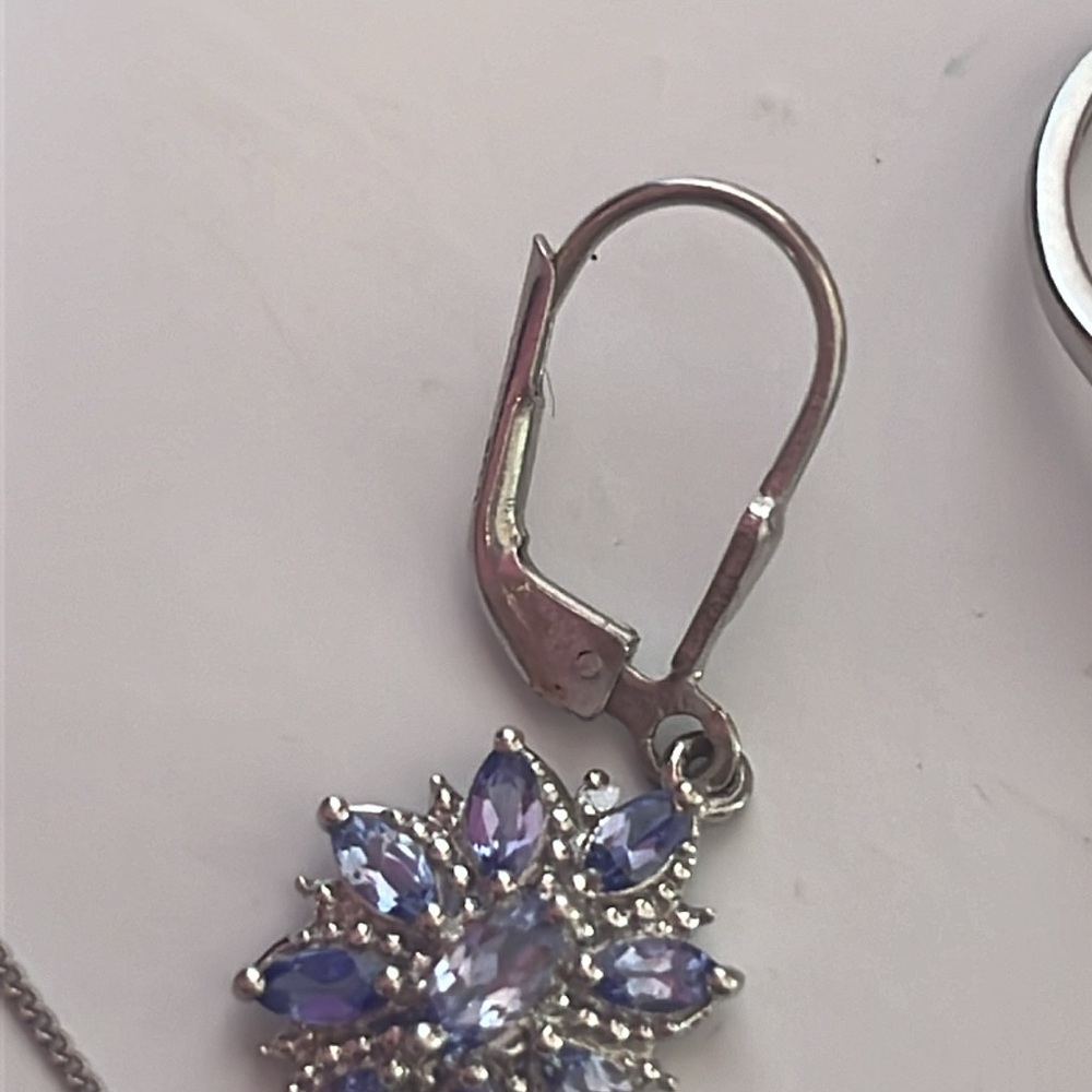 Jewelry set. Ring size 6, 18” necklace, and earrings. 925 silver. - Picture 7 of 8